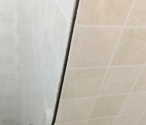 西乡塘瓷砖空鼓维修公司分享阳台瓷砖脱落的修复过程可以分为以下几个步骤